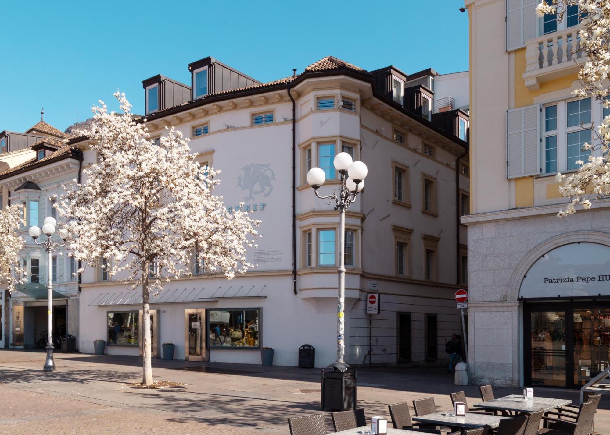 Hotel Greif, A Member Of Design Hotels Bolzano Ngoại thất bức ảnh